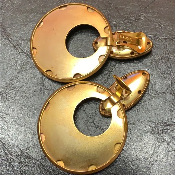 Miriam Haskell Large and In Charge Clip Earrings - Picture 3 of 5